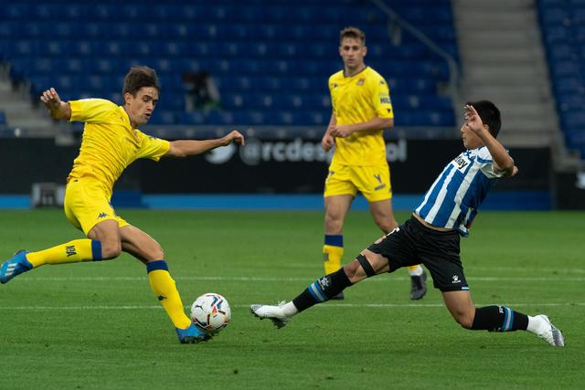 李凯尔0分赵睿17分 中国男篮不敌塞尔维亚