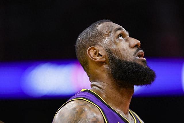 莱昂纳德休赛期接受膝盖手术 目前仍未痊愈