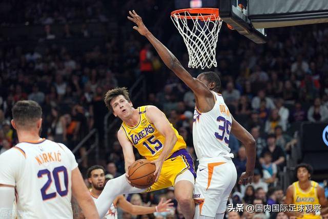 詹姆斯32+7+6福克斯31分 湖人险胜国王3连胜